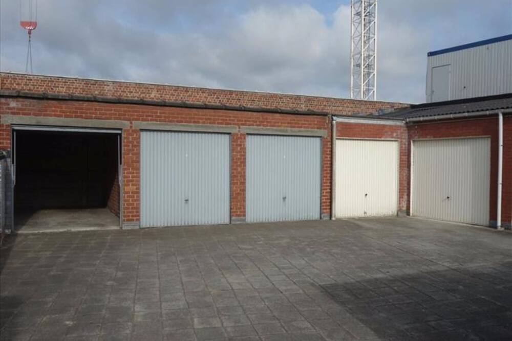 Parking & garage te  koop in Roeselare 8800 115000.00€ 0 slaapkamers m² - Zoekertje 532