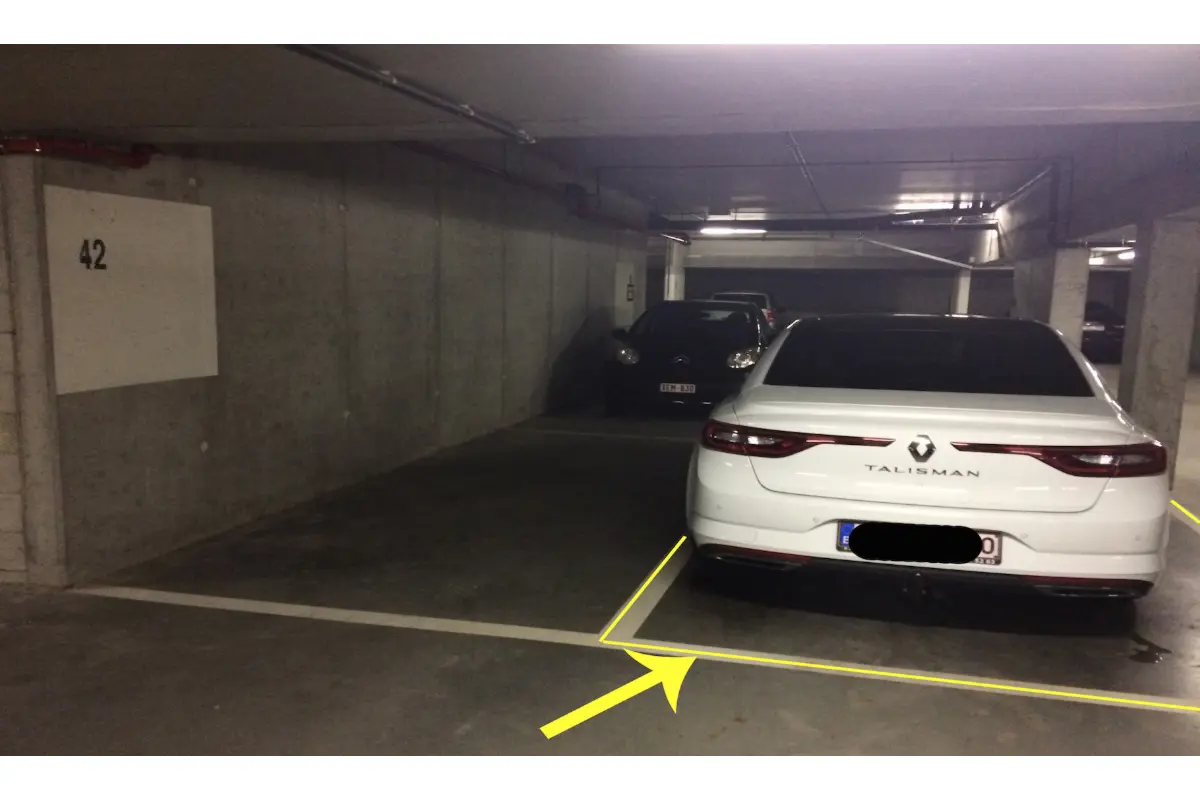 Parking & garage te  koop in Sint-Kruis 8310 19000.00€  slaapkamers m² - Zoekertje 476