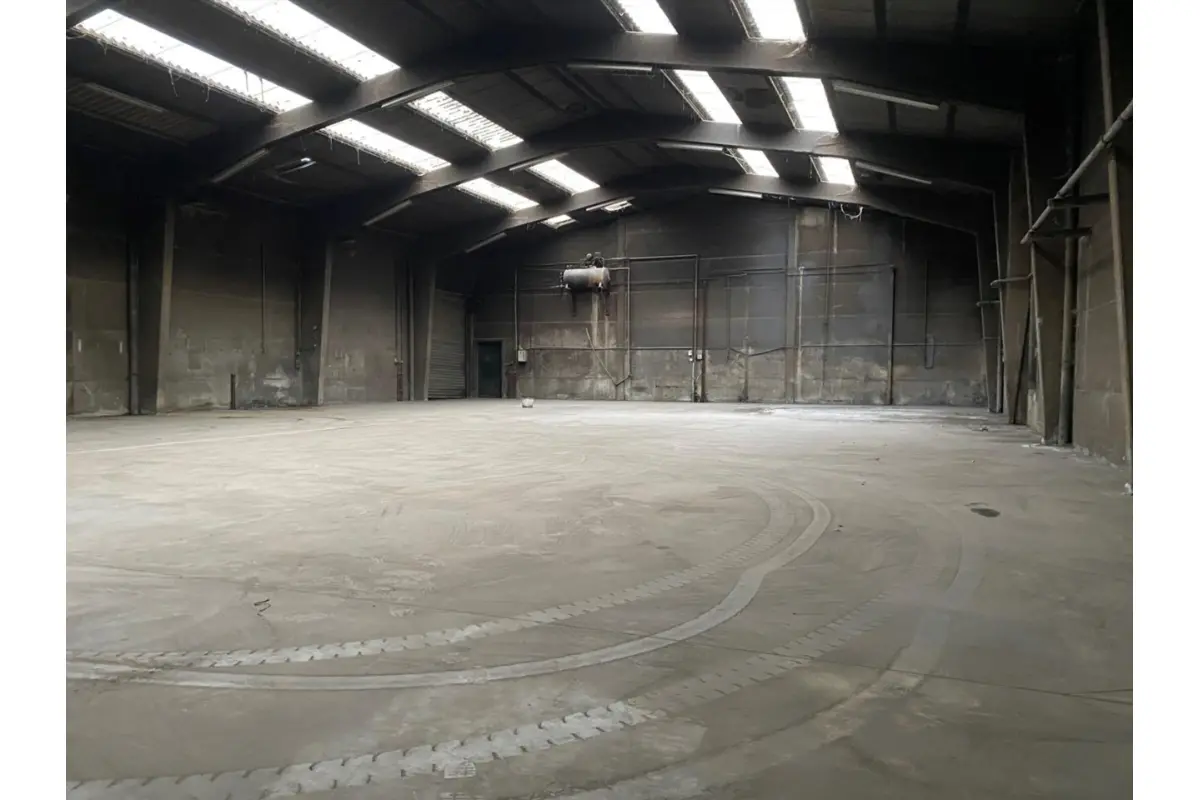 Handelszaak te  huur in Koekelare 8680 1305.00€  slaapkamers m² - Zoekertje 1151