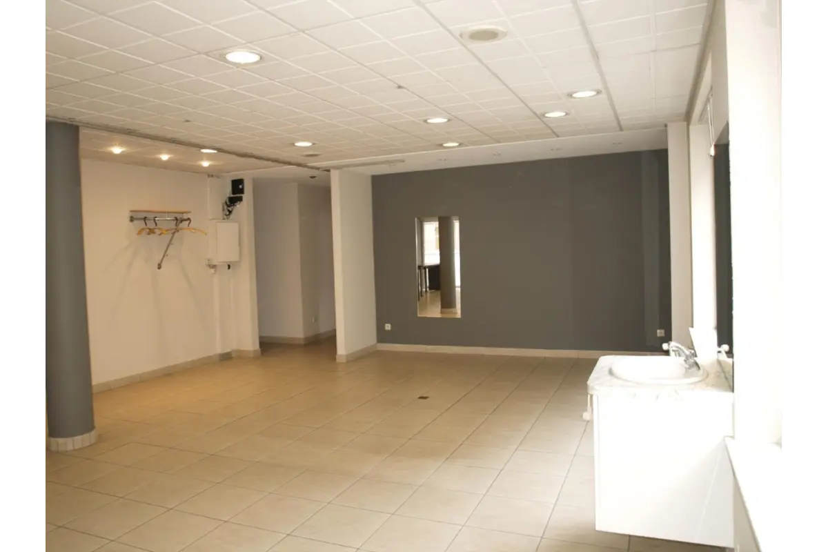 Handelszaak te  koop in Knokke 8300 475000.00€  slaapkamers m² - Zoekertje 916