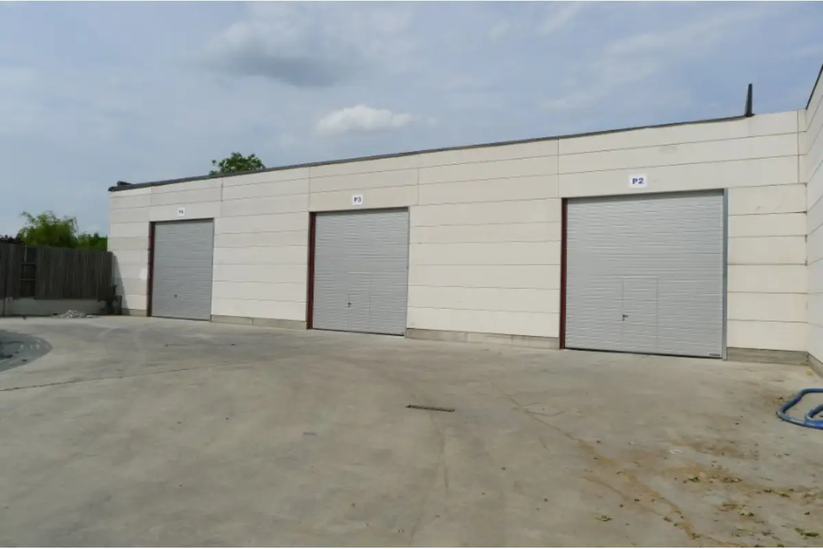 Handelszaak te  huur in Ieper 8900 1100.00€  slaapkamers 416.00m² - Zoekertje 2545