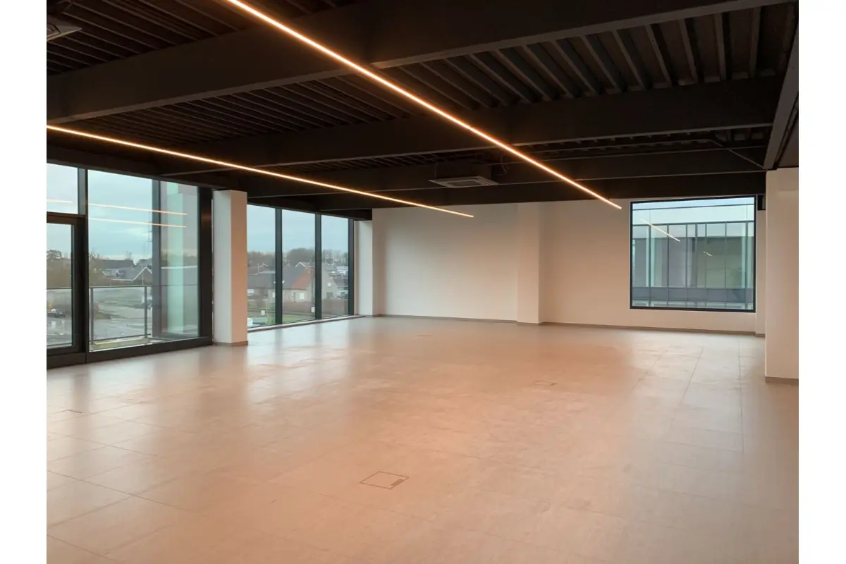 Handelszaak te  huur in Lendelede 8860 2650.00€  slaapkamers 236.00m² - Zoekertje 1899