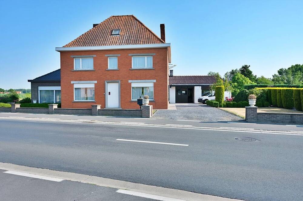 Huis te  koop in Ruiselede 8755 390000.00€ 3 slaapkamers 260.00m² - Zoekertje 1363038