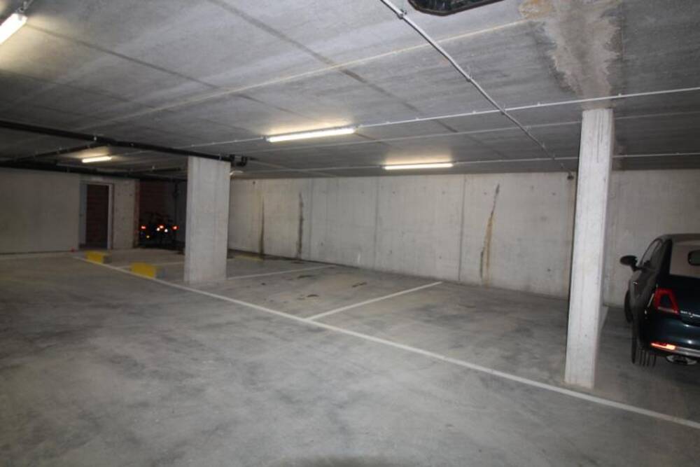 Parking & garage te  huur in Zedelgem 8210 60.00€  slaapkamers m² - Zoekertje 753466