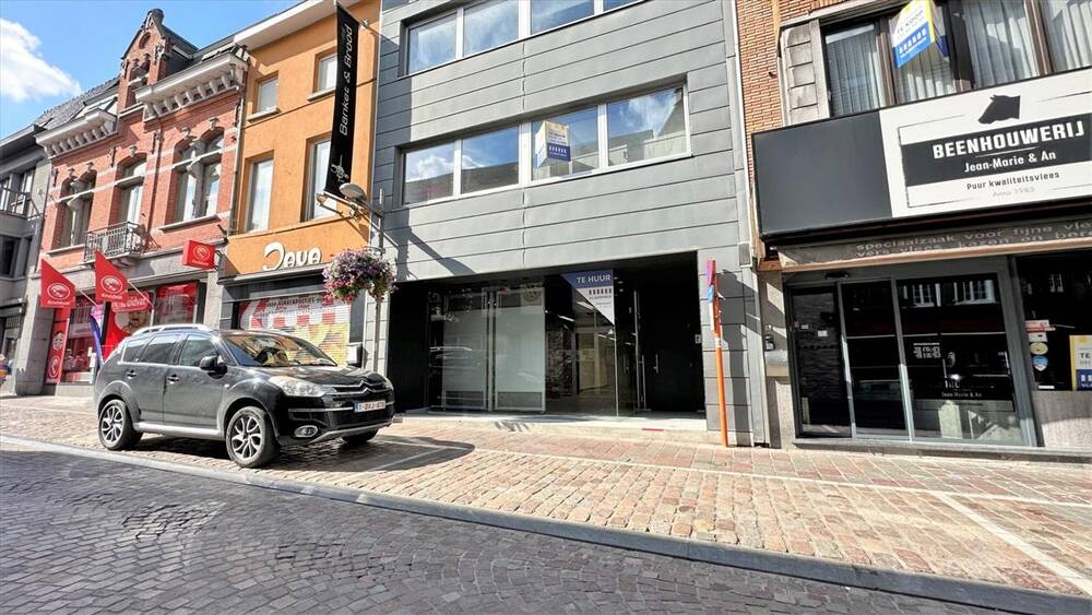 Handelszaak te  huur in Tielt 8700 2400.00€  slaapkamers m² - Zoekertje 8662
