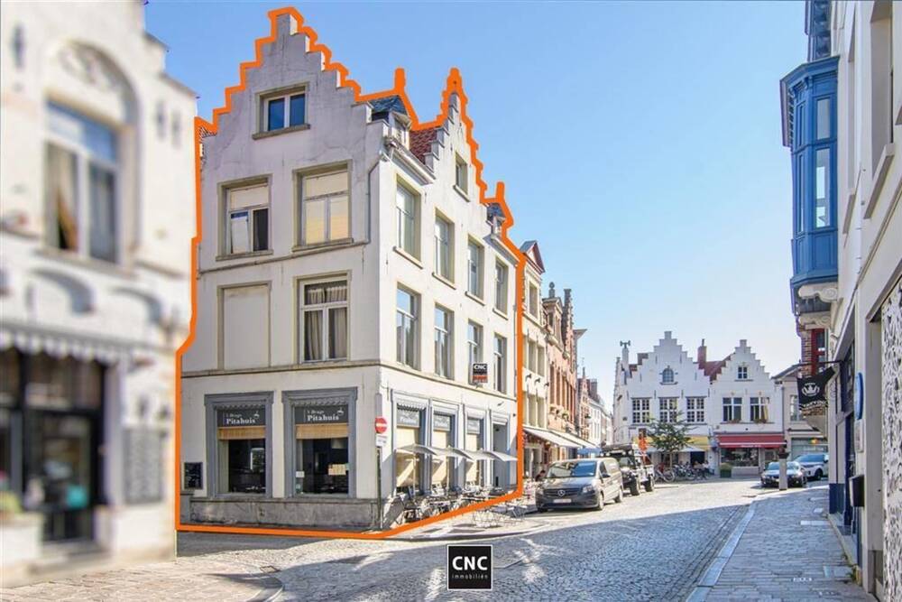 Herenhuis te  koop in Brugge 8000 690000.00€ 3 slaapkamers 315.00m² - Zoekertje 903012