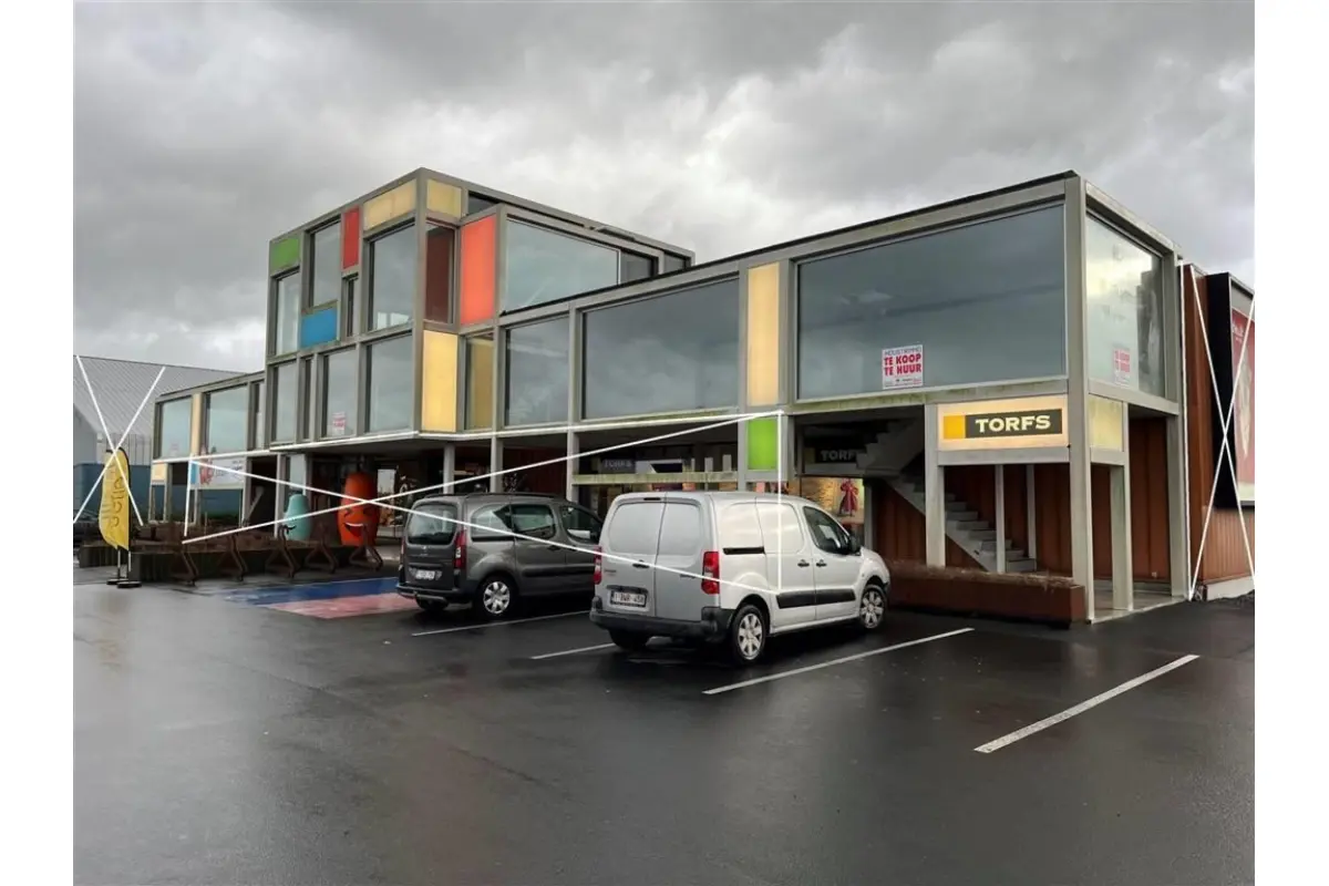 Handelszaak te  koop in Lauwe 8930 395000.00€  slaapkamers m² - Zoekertje 10144