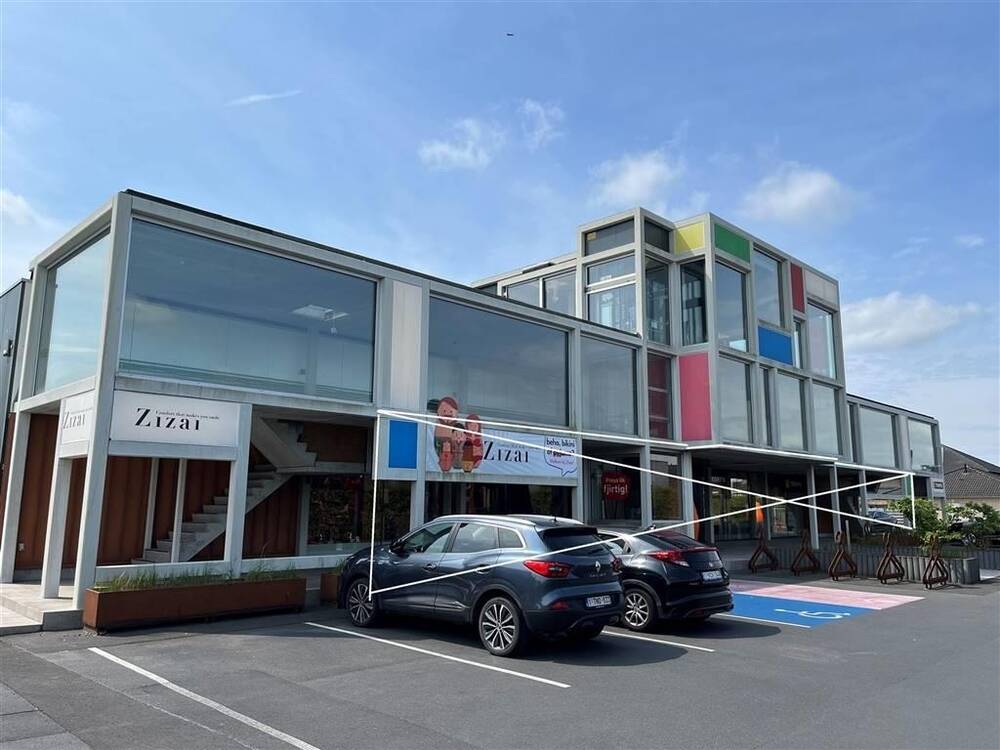 Handelszaak te  huur in Lauwe 8930 1785.00€  slaapkamers m² - Zoekertje 10197