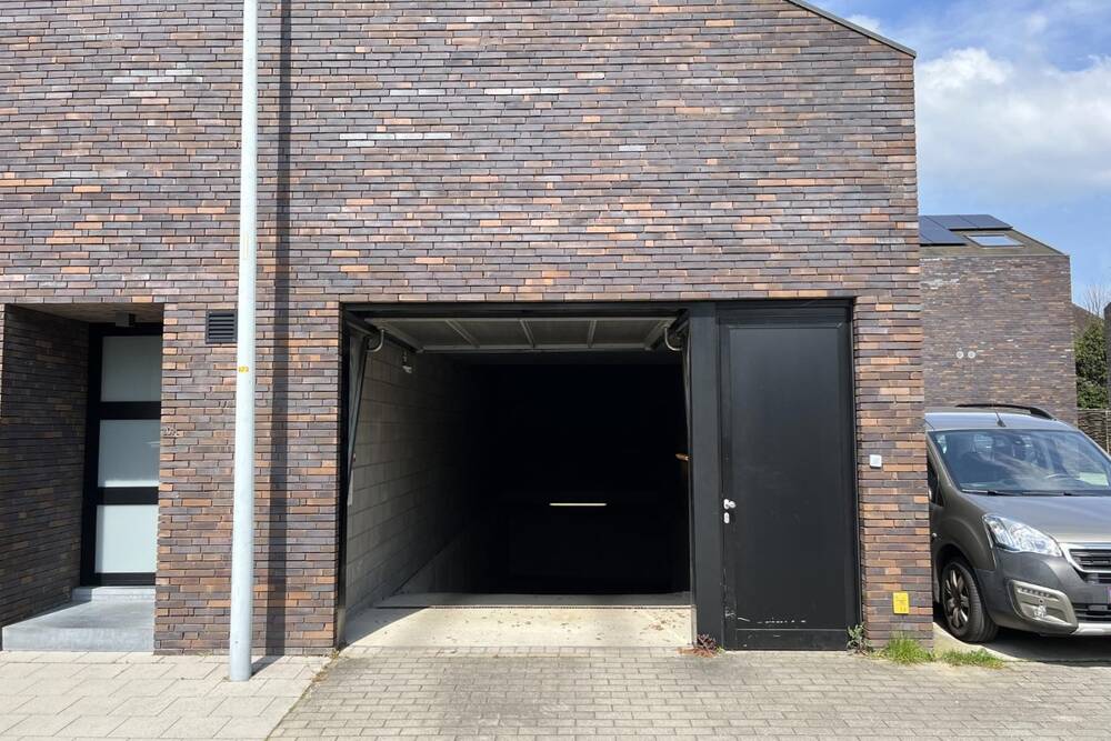 Parking & garage te  koop in Sint-Michiels 8200 29900.00€  slaapkamers m² - Zoekertje 930340
