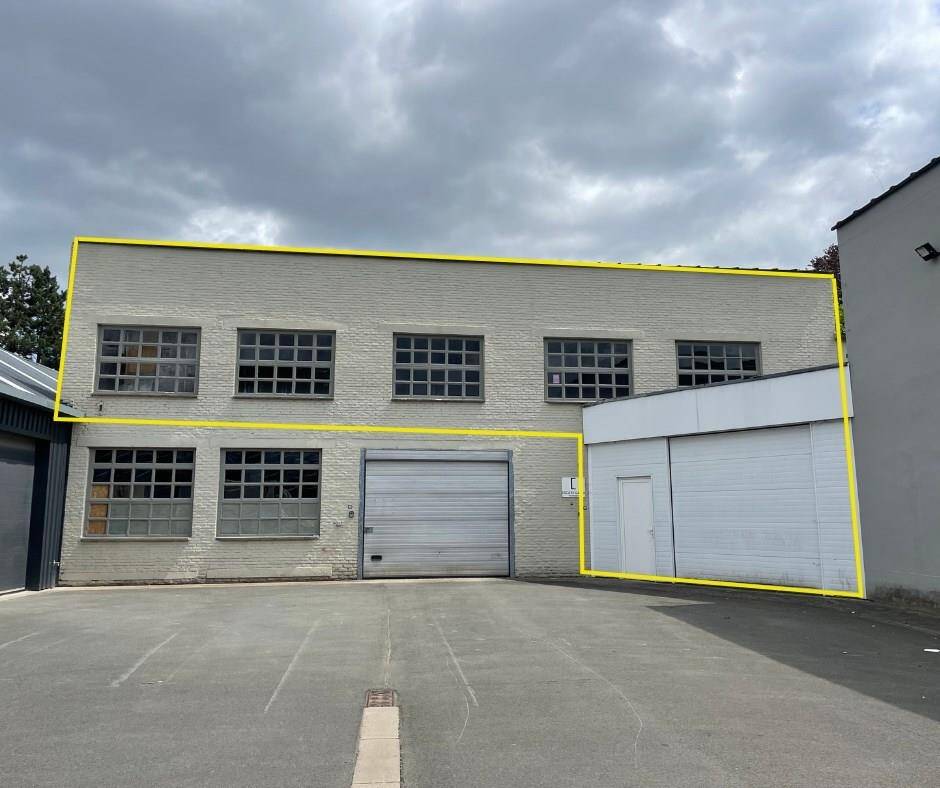 Handelszaak te  huur in Waregem 8790 900.00€  slaapkamers m² - Zoekertje 13785