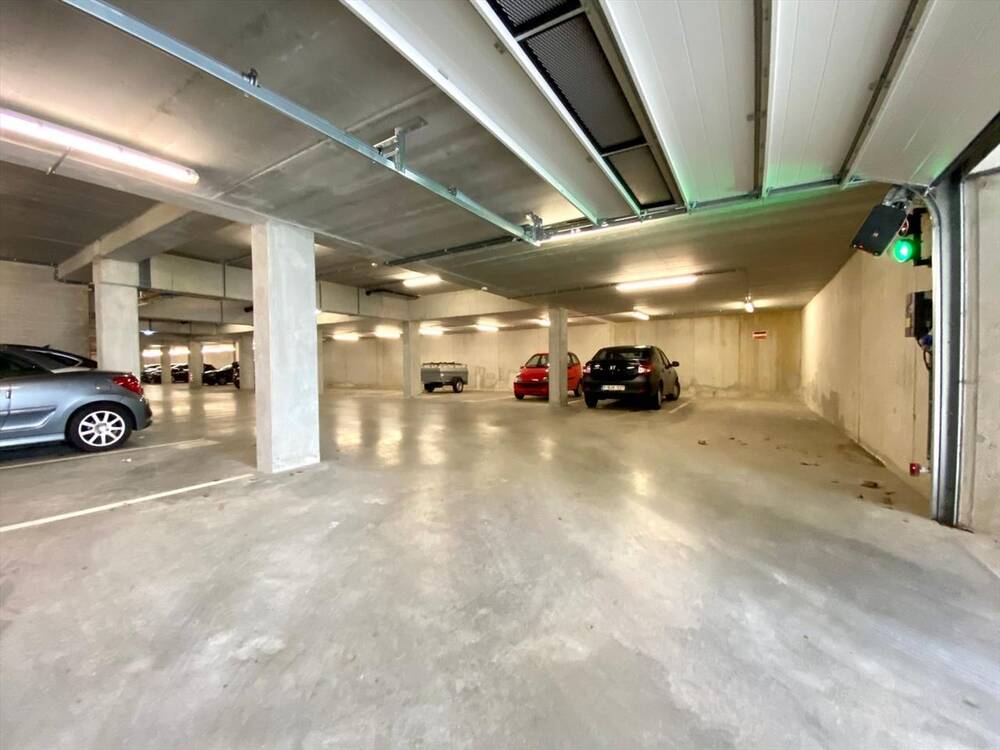 Parking te  koop in Sint-Michiels 8200 22000.00€  slaapkamers m² - Zoekertje 1367112