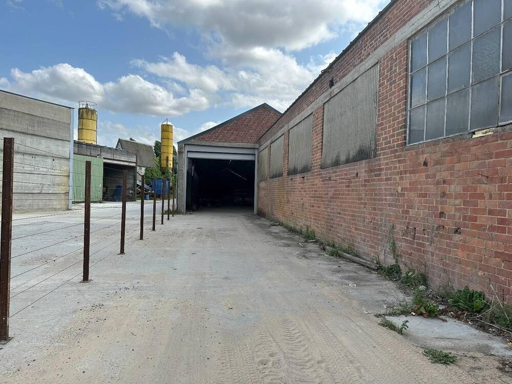 Handelszaak te huur in Waregem 8790 2.00€ slaapkamers 1680.00m² - Zoekertje 15020