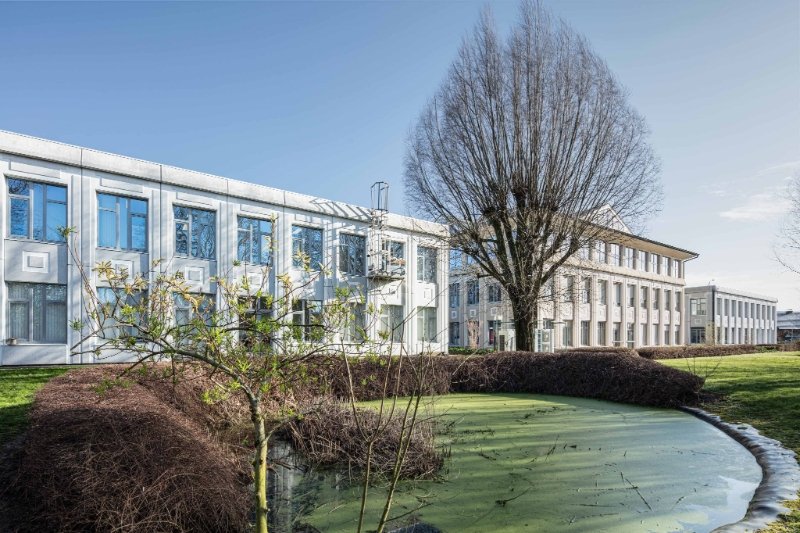 Kantoor te  huur in Kortrijk 8500 1062.00€  slaapkamers 150.00m² - Zoekertje 83193