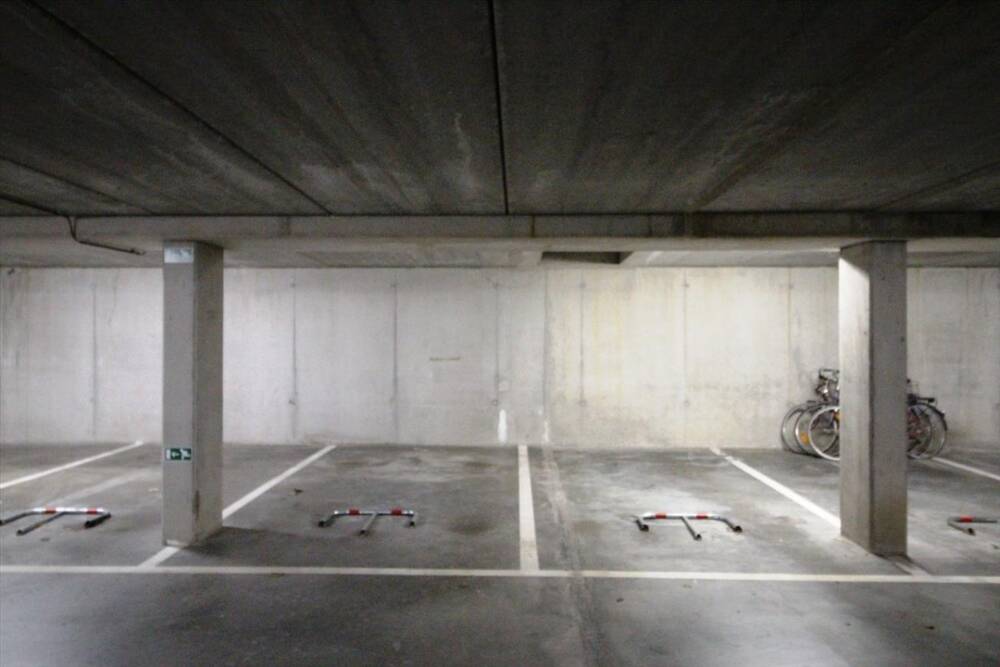 Parking & garage te  koop in Waregem 8790 14300.00€  slaapkamers m² - Zoekertje 1264340