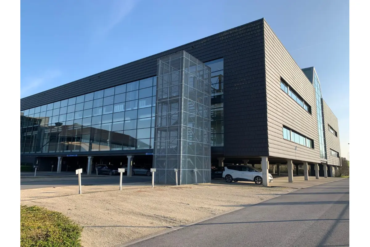 Handelszaak te  huur in Kortrijk 8500 0.00€  slaapkamers 800.00m² - Zoekertje 17934