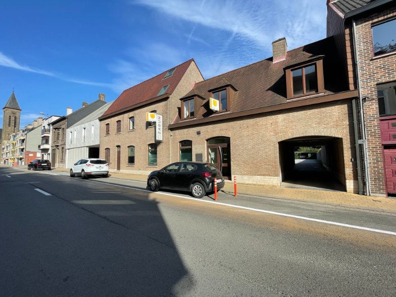 Kantoor te  huur in Oostrozebeke 8780 2900.00€  slaapkamers 372.00m² - Zoekertje 84182