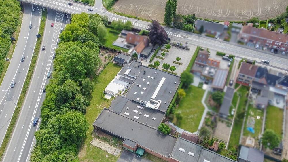 Industrie te  koop in Bissegem 8501 2390000.00€  slaapkamers m² - Zoekertje 275408