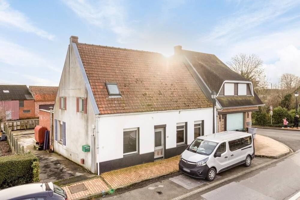 Huis te  koop in Beveren-aan-den-Ijzer 8691 90000.00€ 2 slaapkamers 184.00m² - Zoekertje 1242554