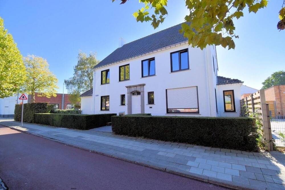 Huis te  huur in Roeselare 8800 1300.00€ 6 slaapkamers m² - Zoekertje 1256219