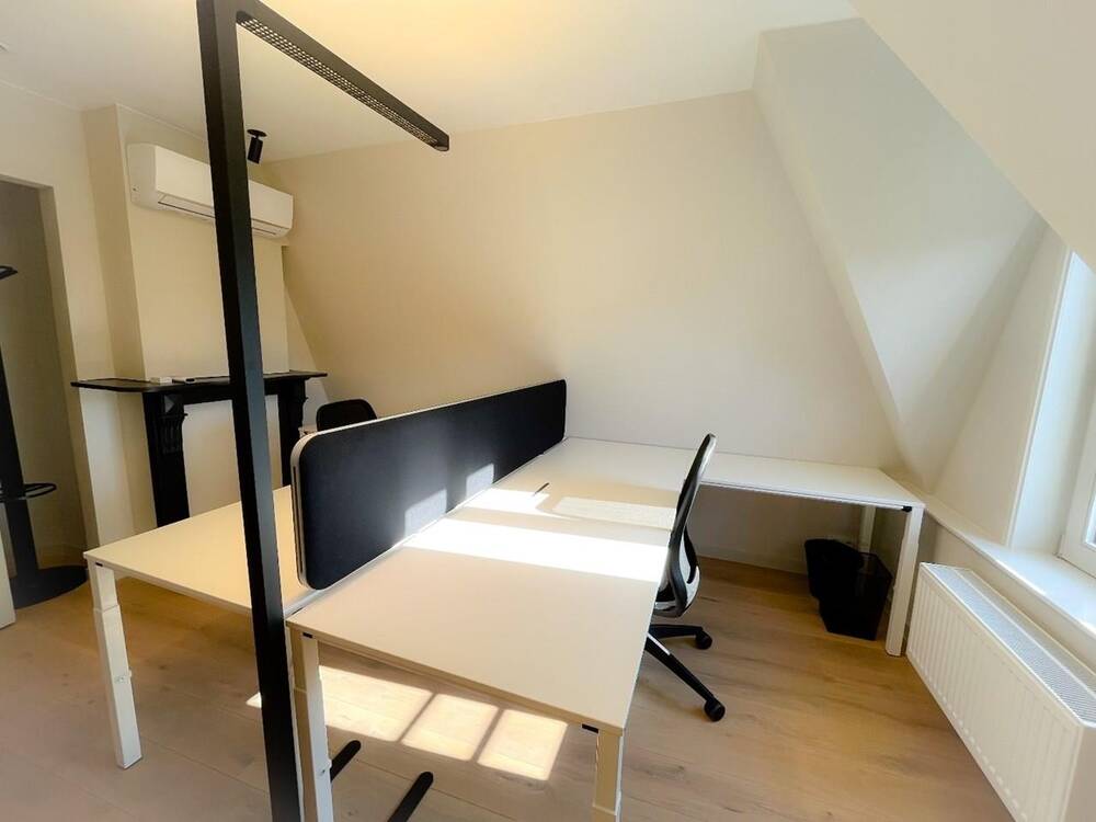 Handelszaak te  huur in Brugge 8000 570.00€  slaapkamers m² - Zoekertje 32431