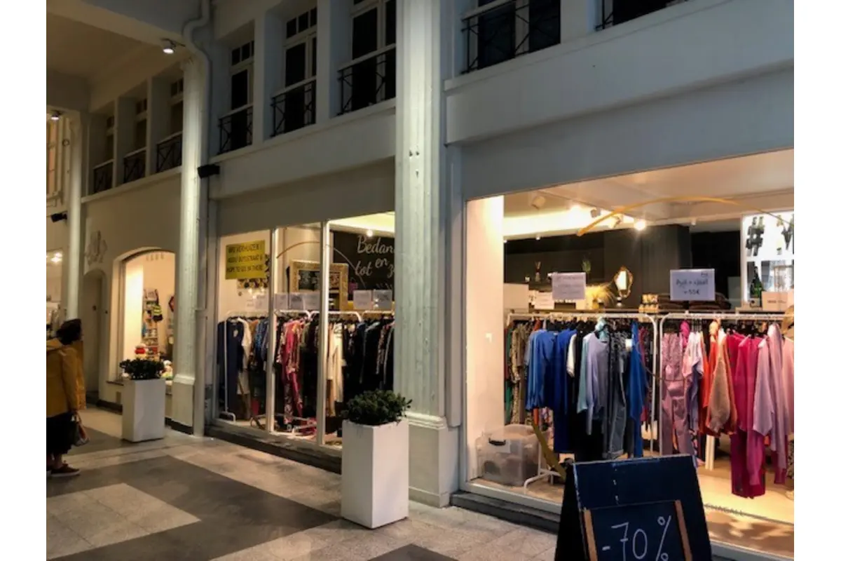 Handelszaak te  huur in Oostende 8400 2155.00€  slaapkamers m² - Zoekertje 35690