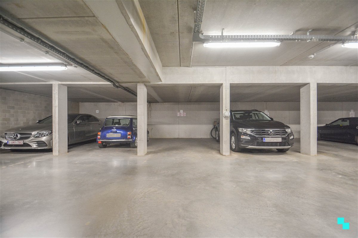 Parking & garage te  koop in Izegem 8870 19500.00€  slaapkamers 13.00m² - Zoekertje 1302861