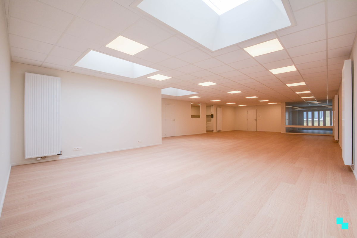 Commerciële ruimte te koop in Izegem 8870 195000.00€ slaapkamers 178.00m² - Zoekertje 277487