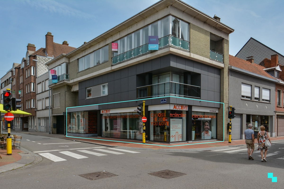 Kantoor te koop in Izegem 8870 380000.00€ slaapkamers 284.00m² - Zoekertje 277486