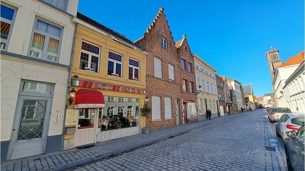 Handelszaak te  koop in Brugge 8000 385000.00€ 0 slaapkamers m² - Zoekertje 1310809