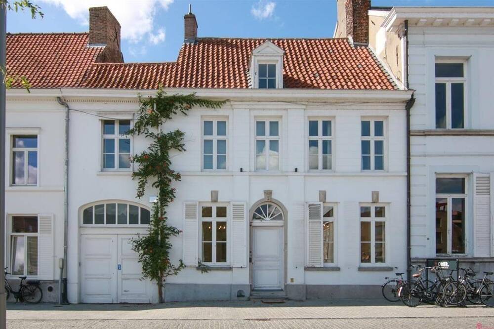 Huis te  huur in Kortrijk 8500 1770.00€ 3 slaapkamers 232.00m² - Zoekertje 1312199