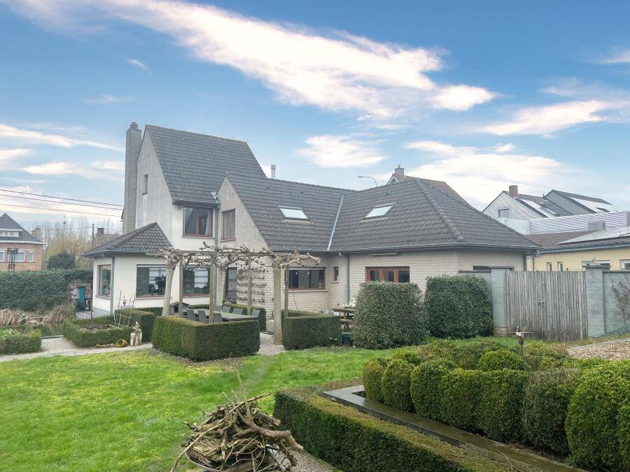 Huis te  koop in Torhout 8820 425000.00€ 5 slaapkamers 330.00m² - Zoekertje 1316015