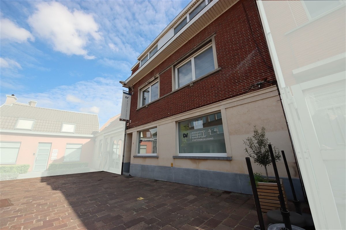 Huis te  koop in Aalbeke 8511 245000.00€ 4 slaapkamers m² - Zoekertje 1325355