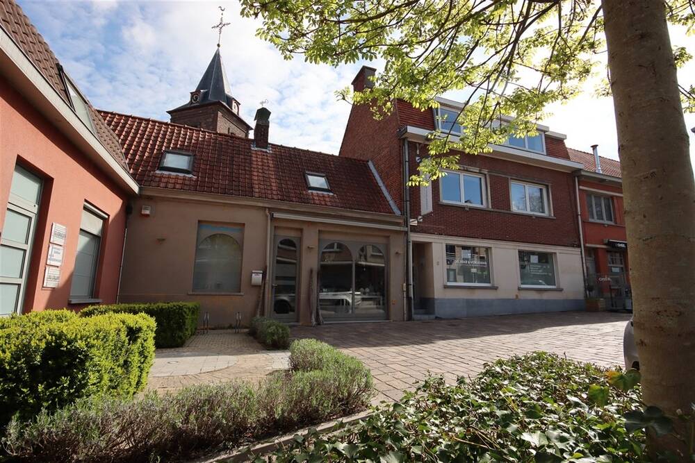 Commerciële ruimte te  koop in Aalbeke 8511 245000.00€ 4 slaapkamers m² - Zoekertje 1325354