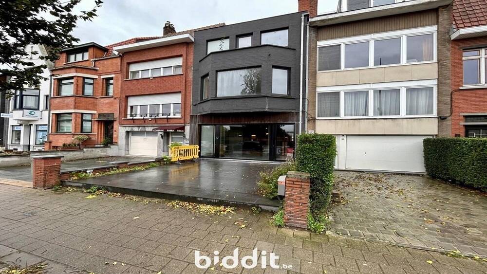 Mixgebouw te  koop in Brugge 8000 185000.00€  slaapkamers m² - Zoekertje 1326055