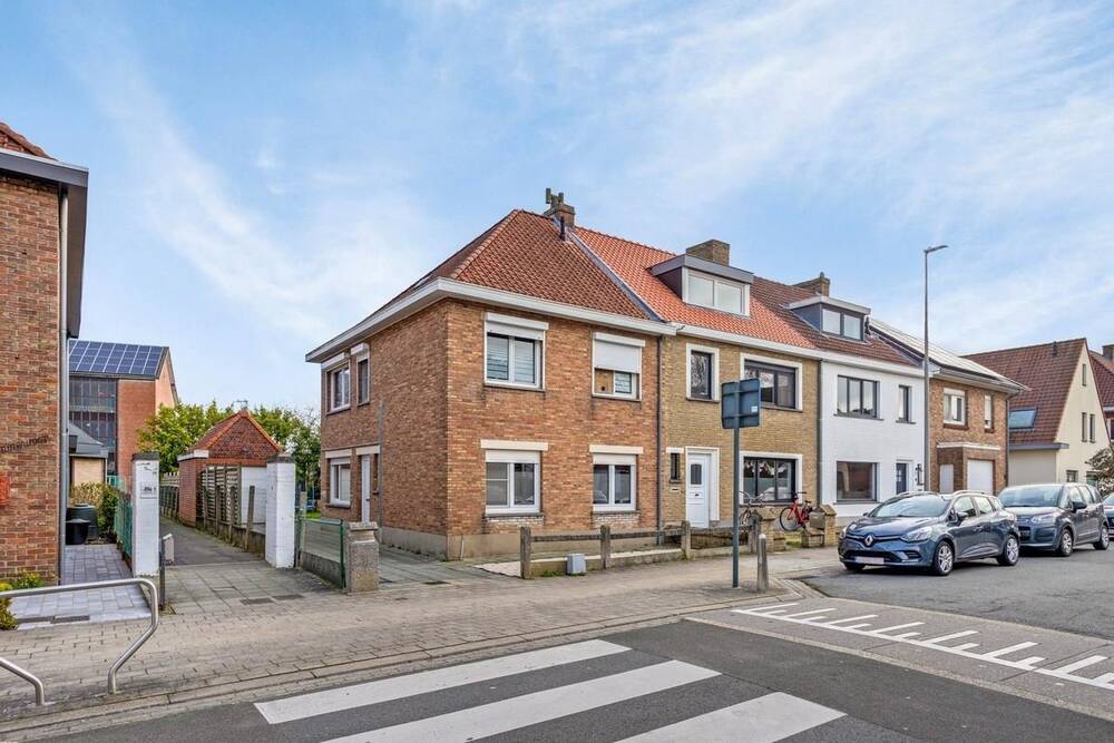 Huis te  koop in Assebroek 8310 299000.00€ 3 slaapkamers m² - Zoekertje 1328604