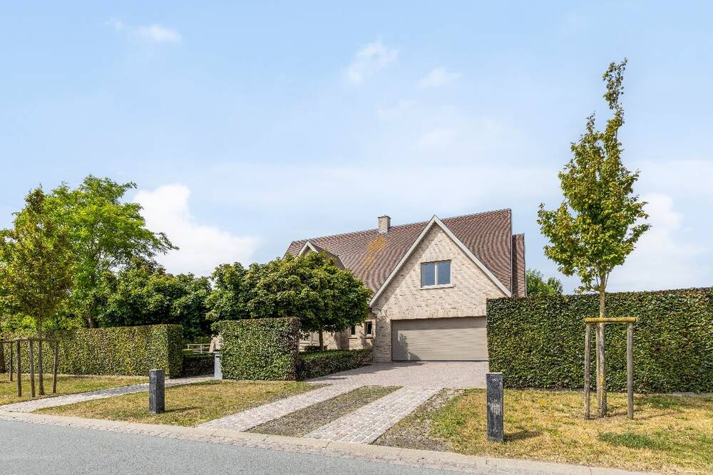 Huis te  koop in Veurne 8630 990000.00€ 3 slaapkamers 365.00m² - Zoekertje 1328390