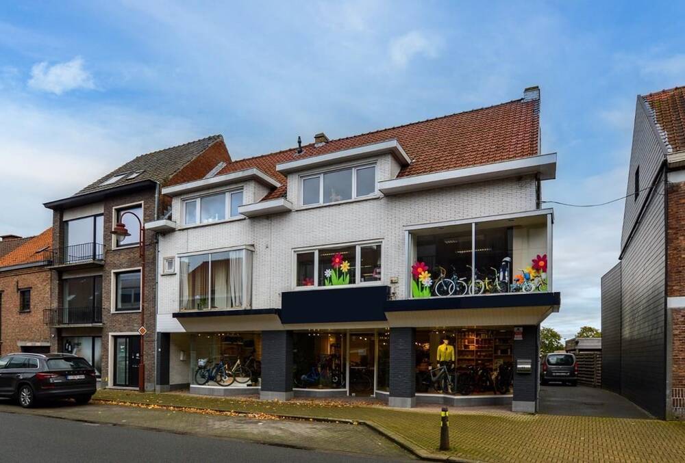 Handelszaak te  koop in Aartrijke 8211 640000.00€  slaapkamers m² - Zoekertje 1332426