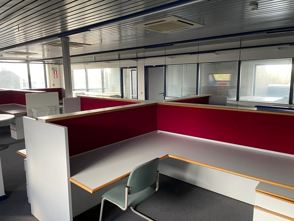 Kantoor te huur in Harelbeke 8530 7875.00€ slaapkamers 900.00m² - Zoekertje 277844