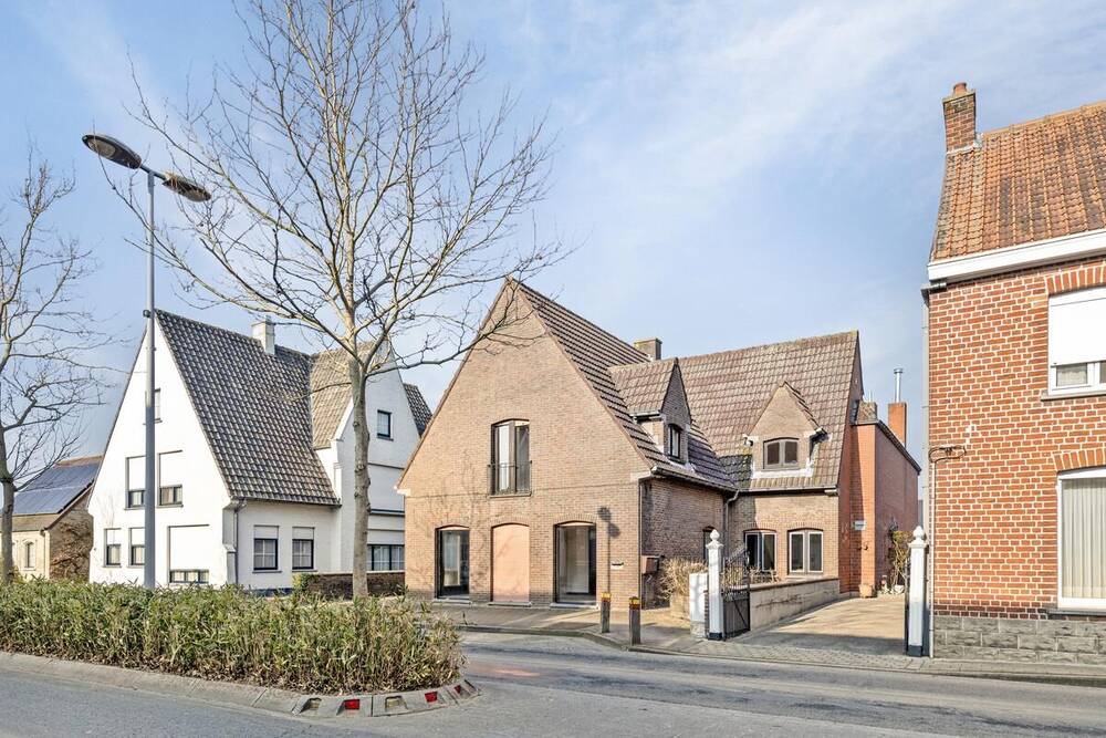 Huis te  koop in Zedelgem 8210 325000.00€ 4 slaapkamers 200.00m² - Zoekertje 1339135