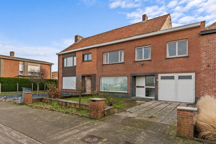 Huis te  koop in Eernegem 8480 229000.00€ 4 slaapkamers 215.00m² - Zoekertje 1361624