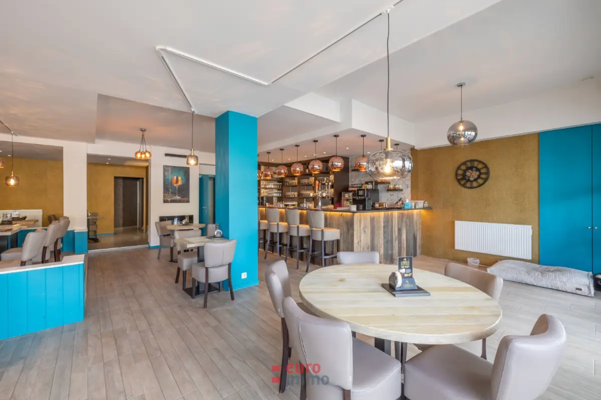 Handelszaak te  koop in Nieuwpoort 8620 695000.00€  slaapkamers 211.00m² - Zoekertje 53818
