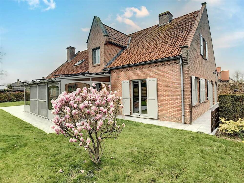 Villa te  huur in Vlamertinge 8908 995.00€ 6 slaapkamers 360.00m² - Zoekertje 1389054