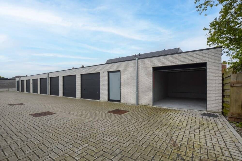 Parking & garage te  huur in Eernegem 8480 85.00€  slaapkamers m² - Zoekertje 1394583