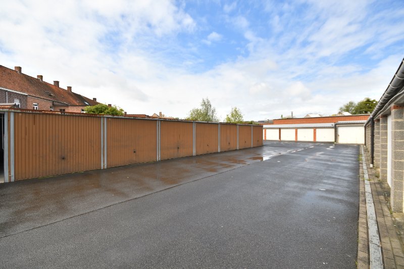 Parking & garage te koop in Roeselare 8800 126000.00€ slaapkamers m² - Zoekertje 91349