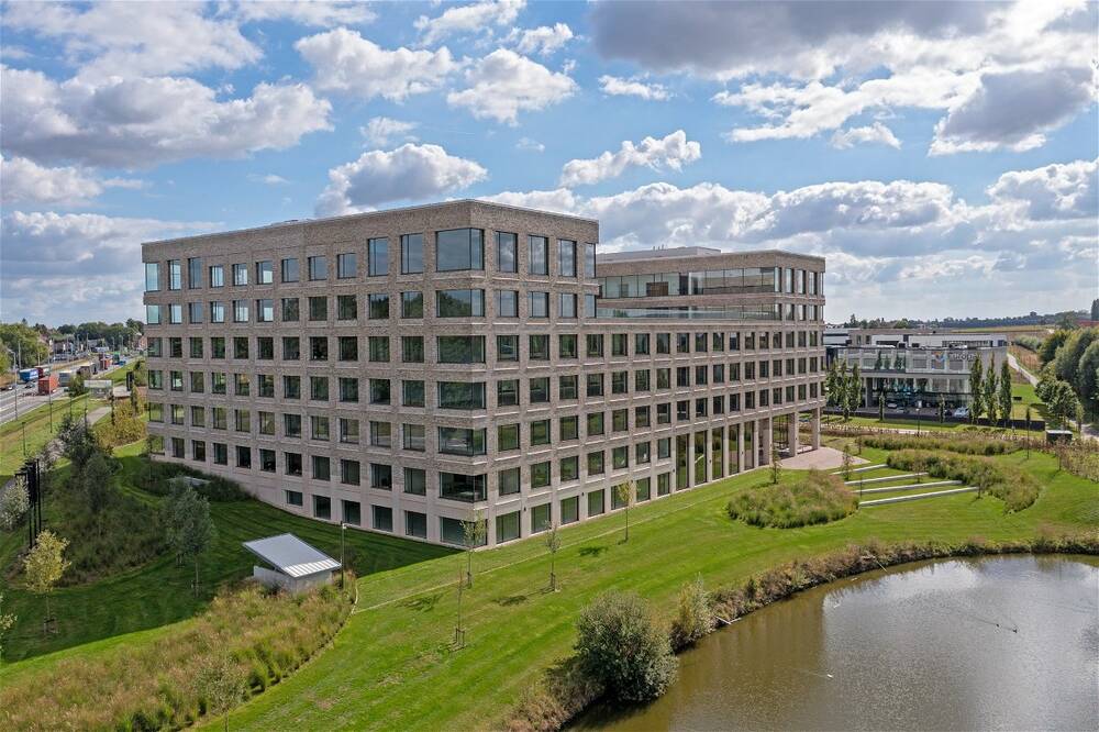 Kantoor te  huur in Kortrijk 8500 16615.00€  slaapkamers 1375.00m² - Zoekertje 92409