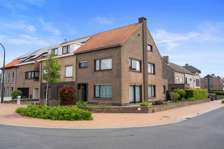 Huis te  koop in Blankenberge 8370 348800.00€ 4 slaapkamers 154.00m² - Zoekertje 279438