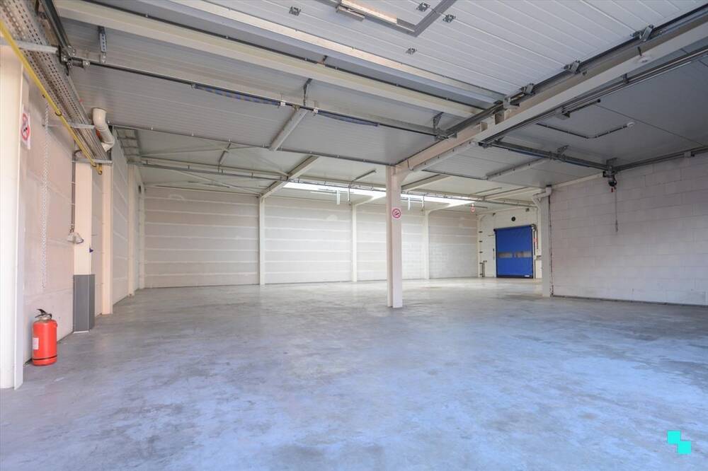 Handelszaak te  koop in Izegem 8870 249000.00€  slaapkamers 300.00m² - Zoekertje 103972