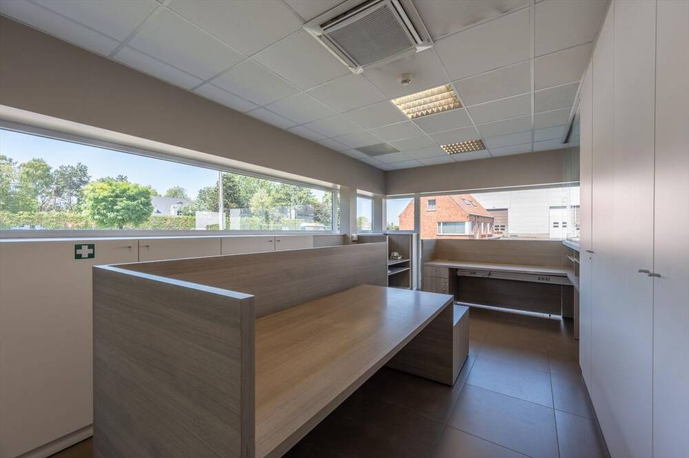 Handelszaak te huur in Meulebeke 8760 1167.00€ slaapkamers 200.00m² - Zoekertje 130848