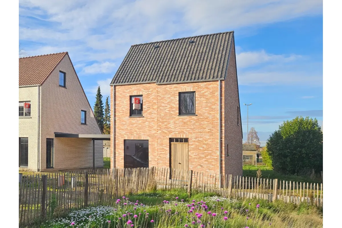 Huis te  koop in Oostkamp 8020 439500.00€ 3 slaapkamers 169.00m² - Zoekertje 152636