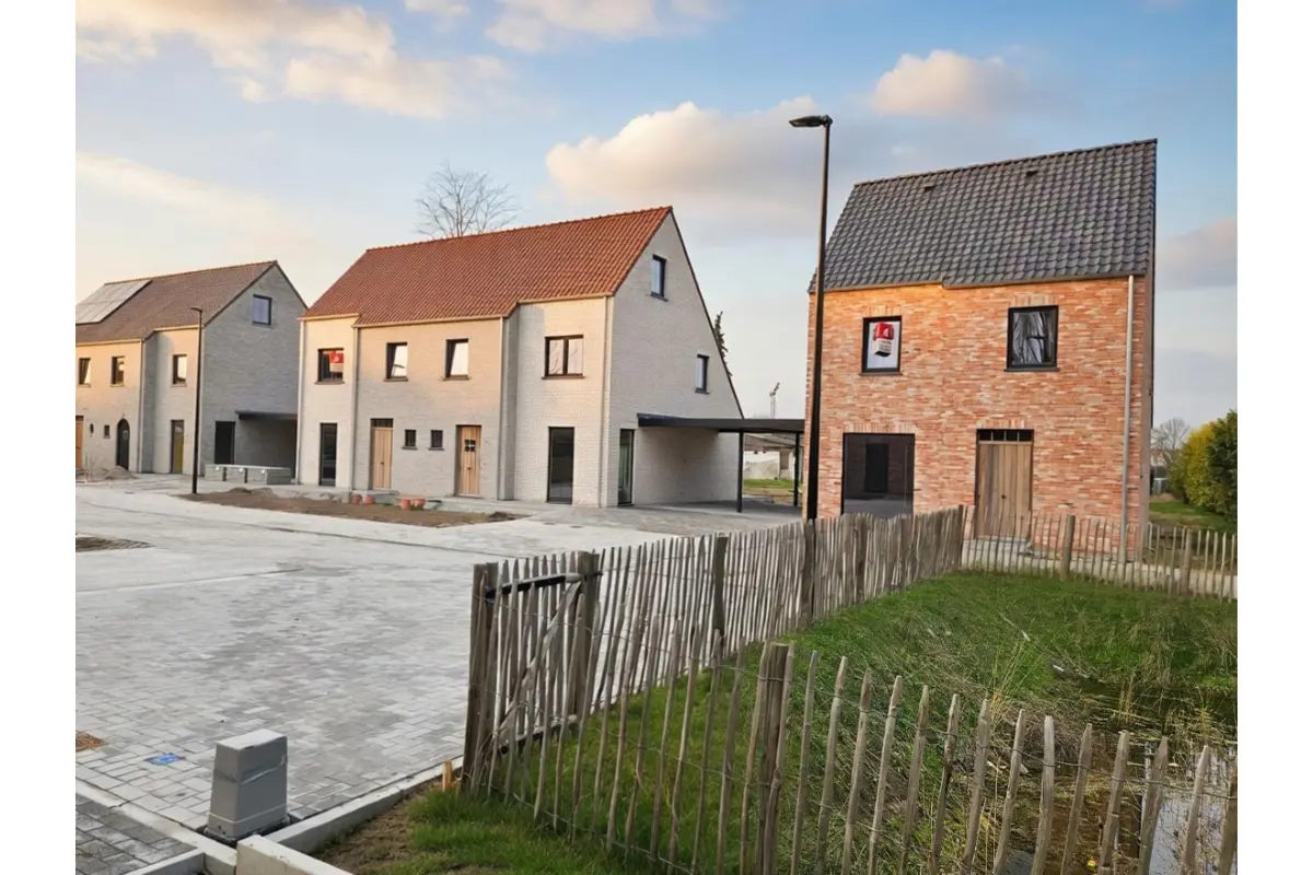 Huis te  koop in Oostkamp 8020 439500.00€ 3 slaapkamers 169.00m² - Zoekertje 152636